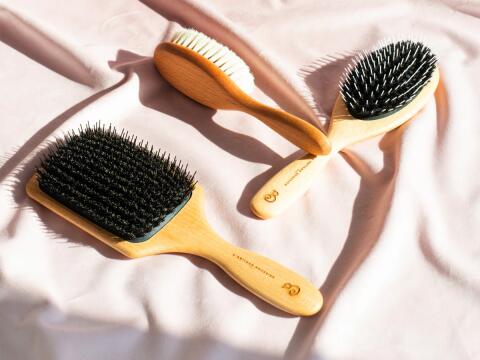 L'Artisan Brossier - Des brosses en bois et en poils naturels de sanglier